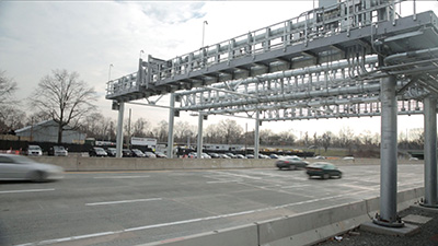 Cashless tolling gantry